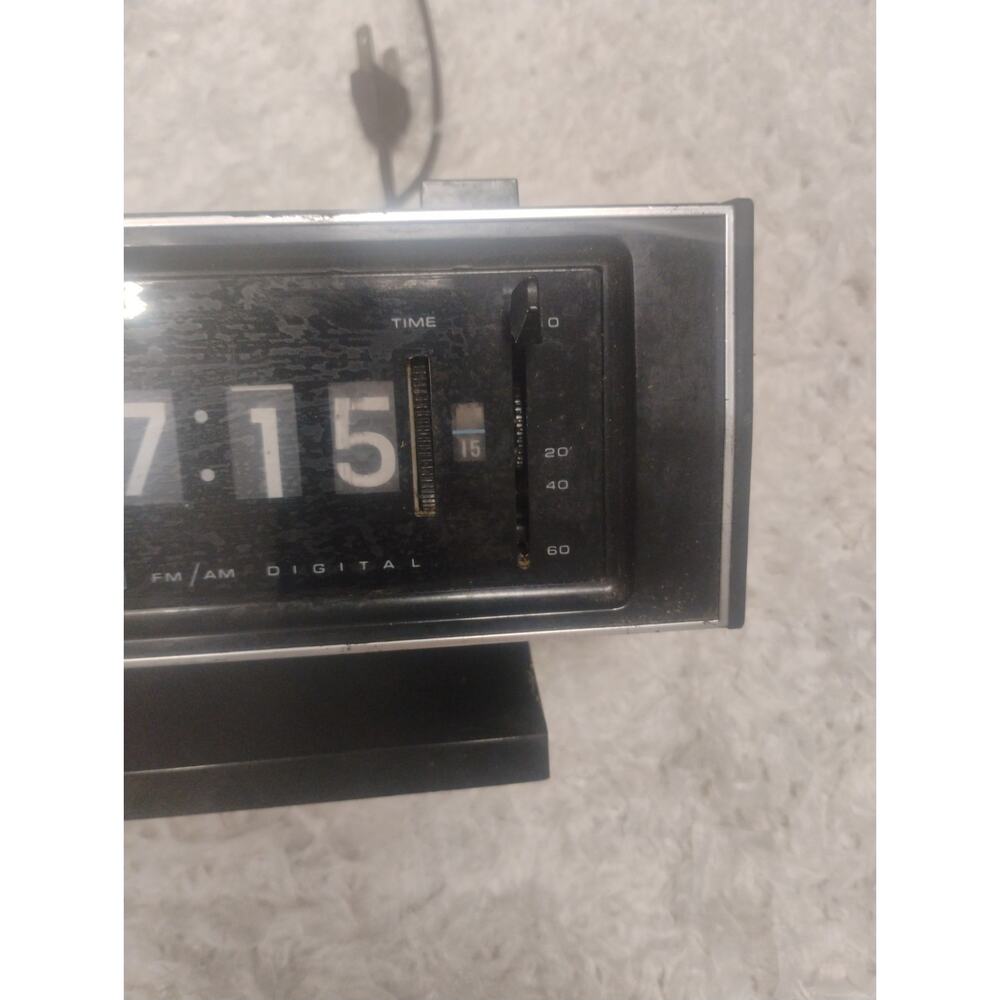 Vintage Sears AM/FM Flip Clock Radio Model 132.20540200 Woodgrain Retro MCM 70s' - Picture 4 of 14